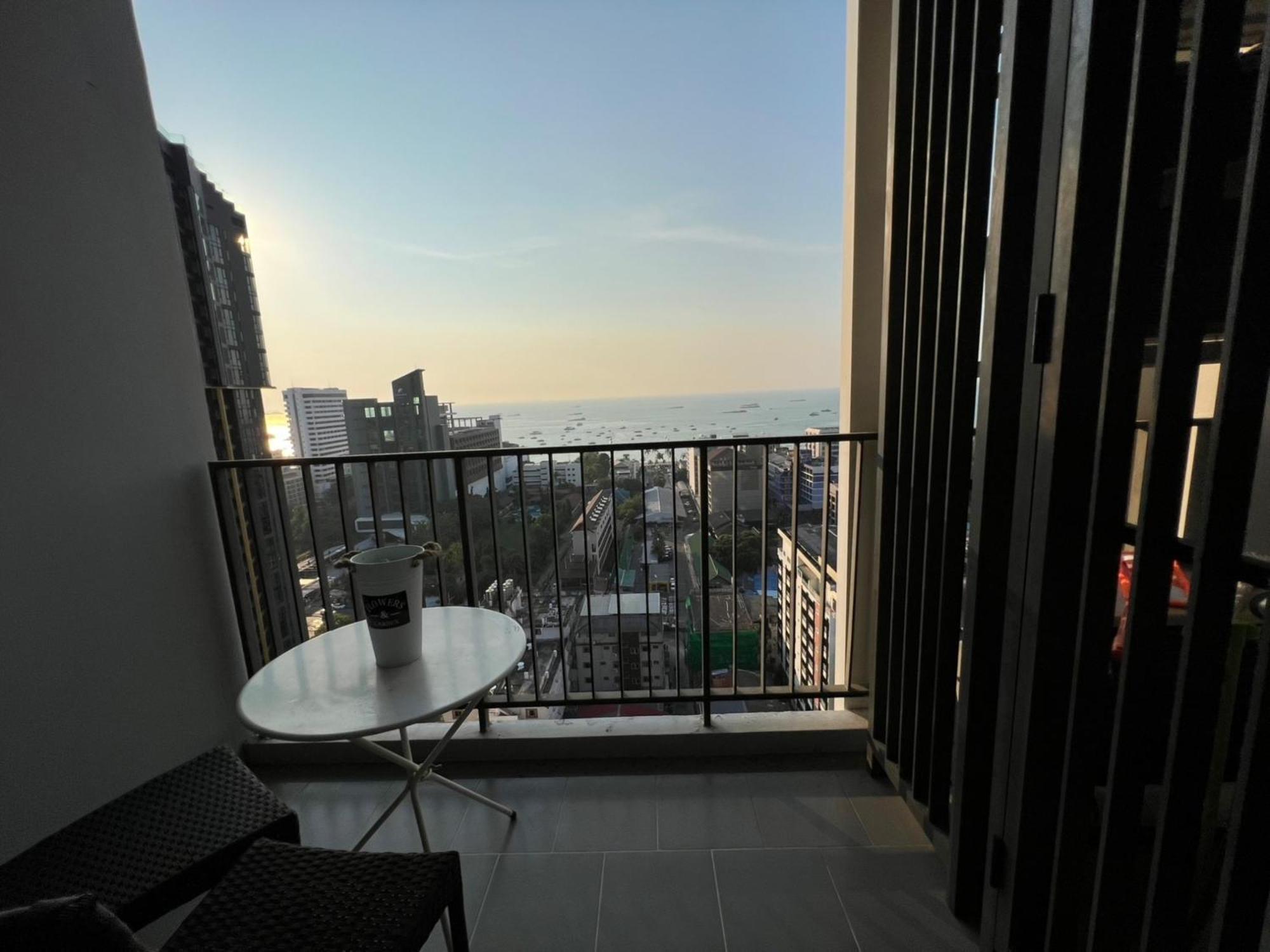 The Base Central Pattaya By Mickey Экстерьер фото
